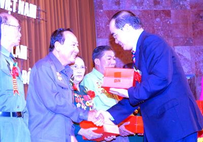 Празднование Дня добровольцев и чествование примеров для подражания